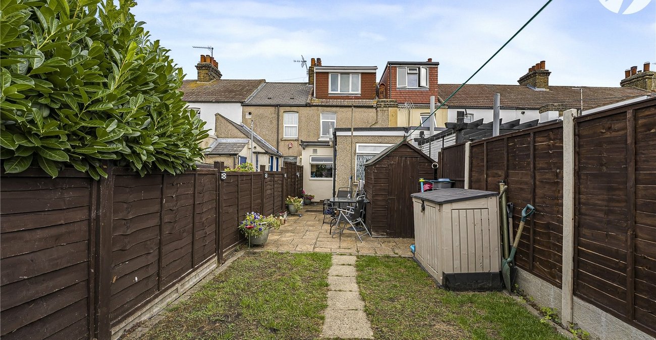 3 bedroom house for sale in Swanscombe | Robinson Jackson