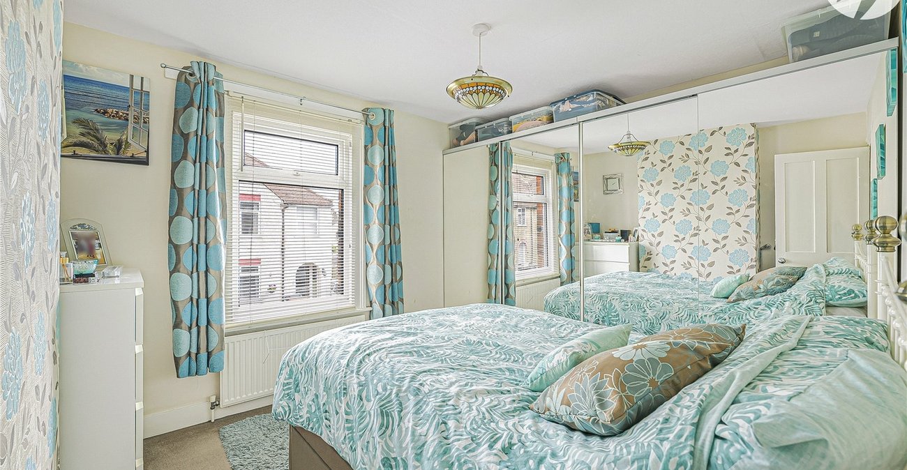 3 bedroom house for sale in Swanscombe | Robinson Jackson