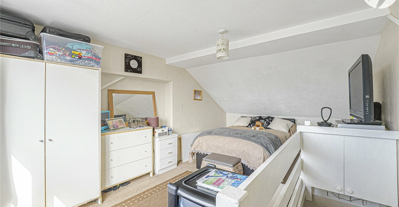 3 bedroom house for sale in Swanscombe | Robinson Jackson