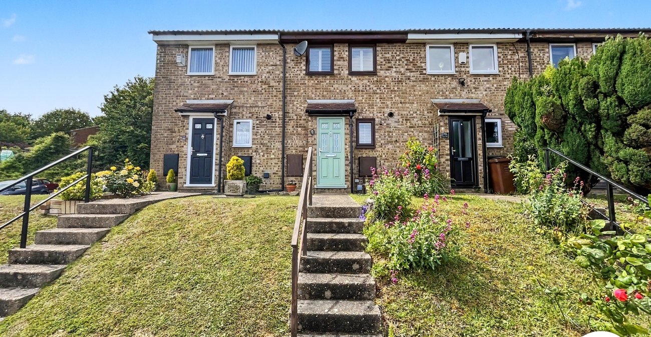 2 bedroom house for sale in Princes Park | Robinson Michael & Jackson