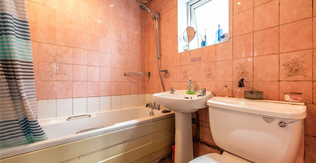 3 bedroom house for sale in Rochester | Robinson Michael & Jackson