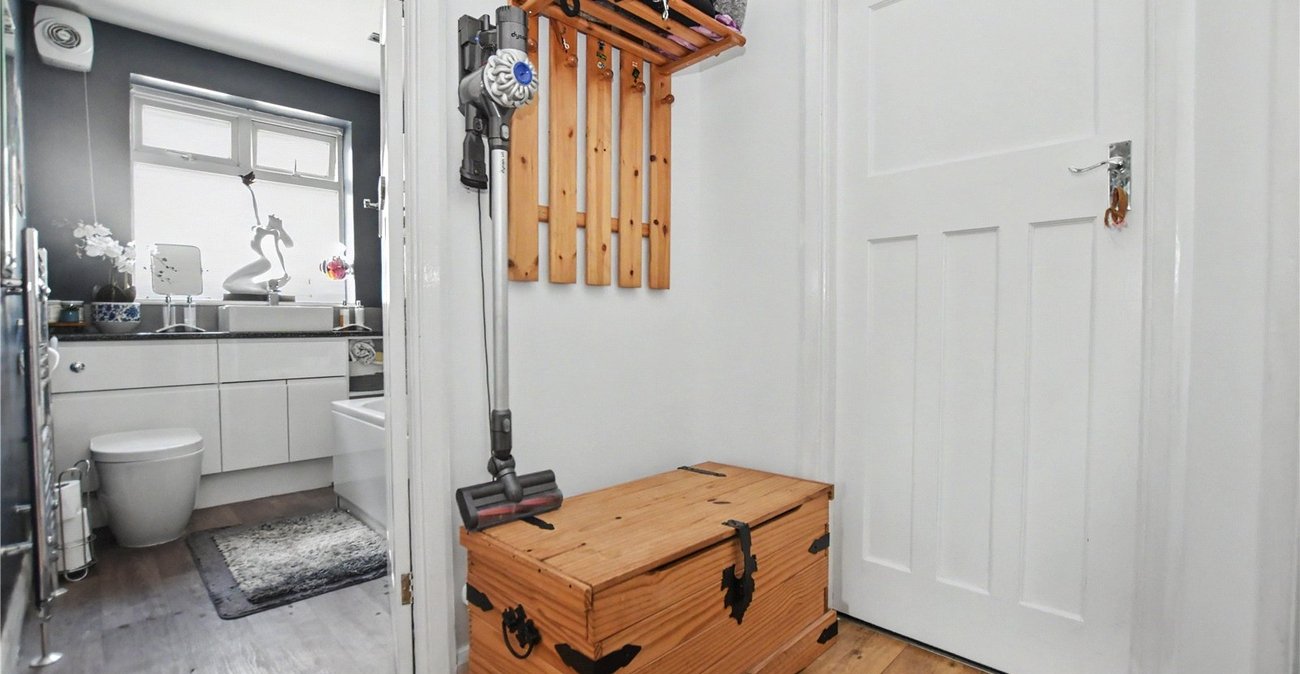 3 bedroom bungalow for sale in Bexleyheath | Robinson Jackson