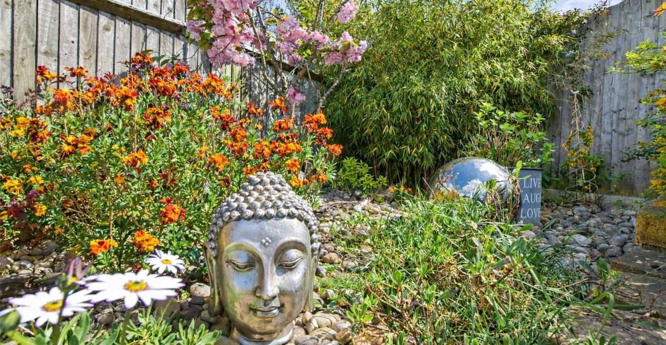 3 bedroom bungalow for sale in Bexleyheath | Robinson Jackson