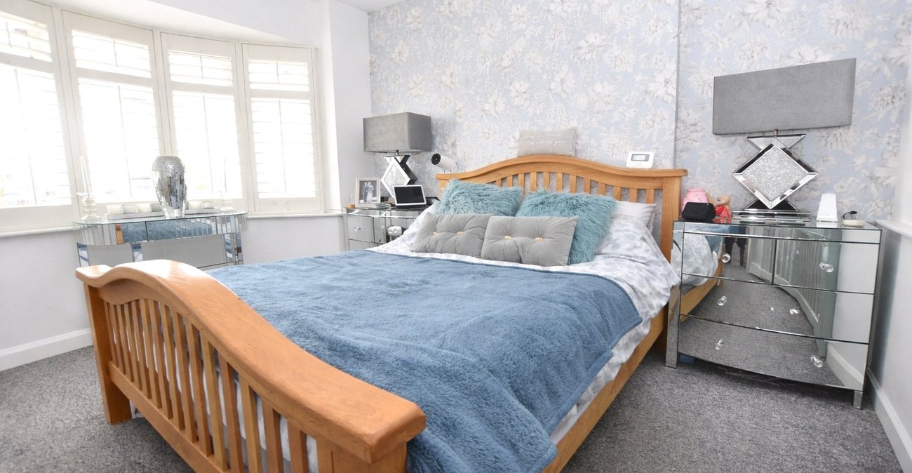 3 bedroom bungalow for sale in Bexleyheath | Robinson Jackson