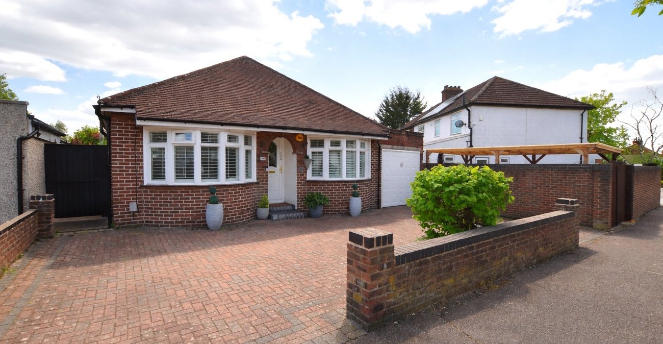 3 bedroom bungalow for sale in Bexleyheath | Robinson Jackson