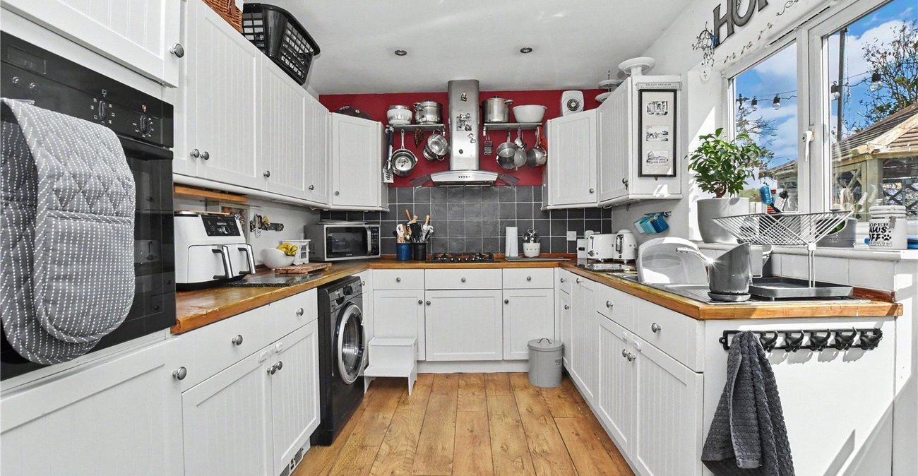 3 bedroom bungalow for sale in Bexleyheath | Robinson Jackson