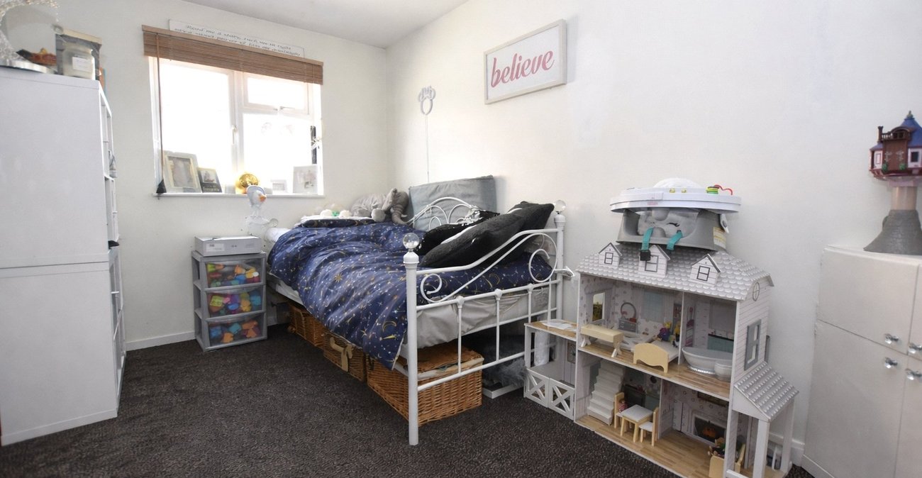 3 bedroom bungalow for sale in Bexleyheath | Robinson Jackson