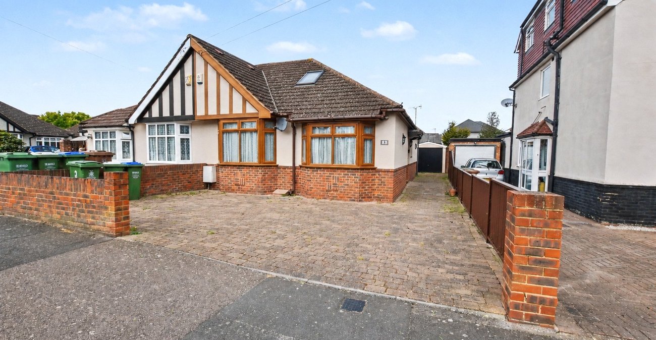 3 bedroom bungalow for sale in Bexleyheath | Robinson Jackson