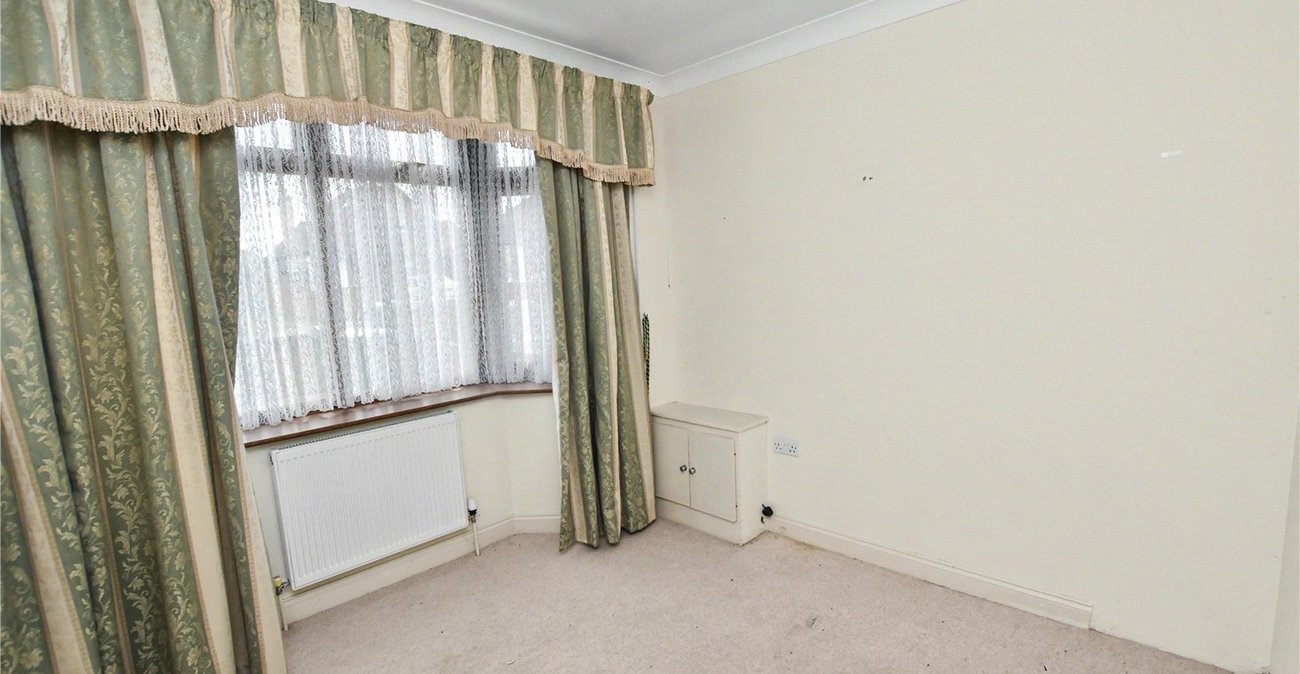 3 bedroom bungalow for sale in Bexleyheath | Robinson Jackson