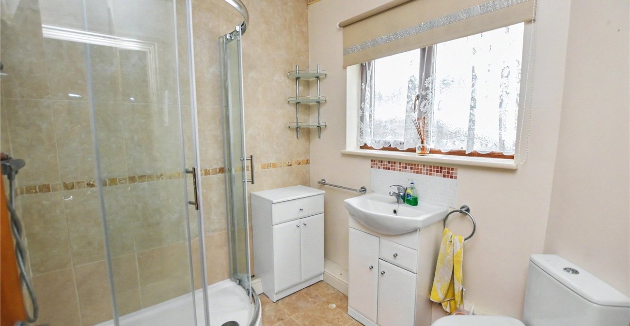 3 bedroom bungalow for sale in Bexleyheath | Robinson Jackson