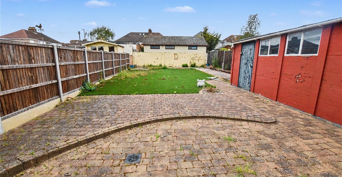 3 bedroom bungalow for sale in Bexleyheath | Robinson Jackson