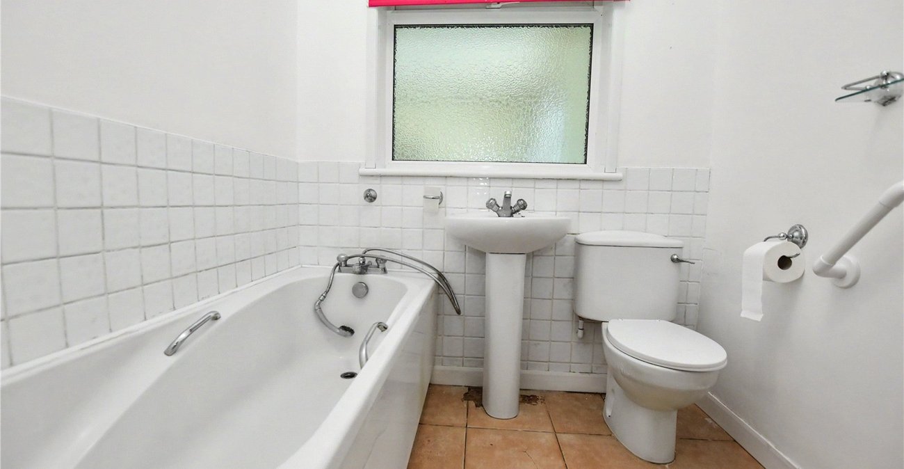 2 bedroom bungalow for sale in Bexleyheath | Robinson Jackson