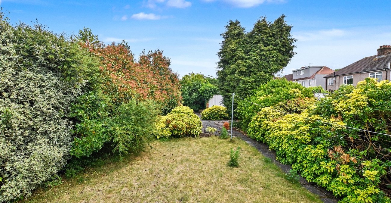 2 bedroom bungalow for sale in Bexleyheath | Robinson Jackson