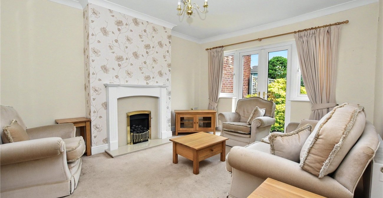 2 bedroom bungalow for sale in Bexleyheath | Robinson Jackson