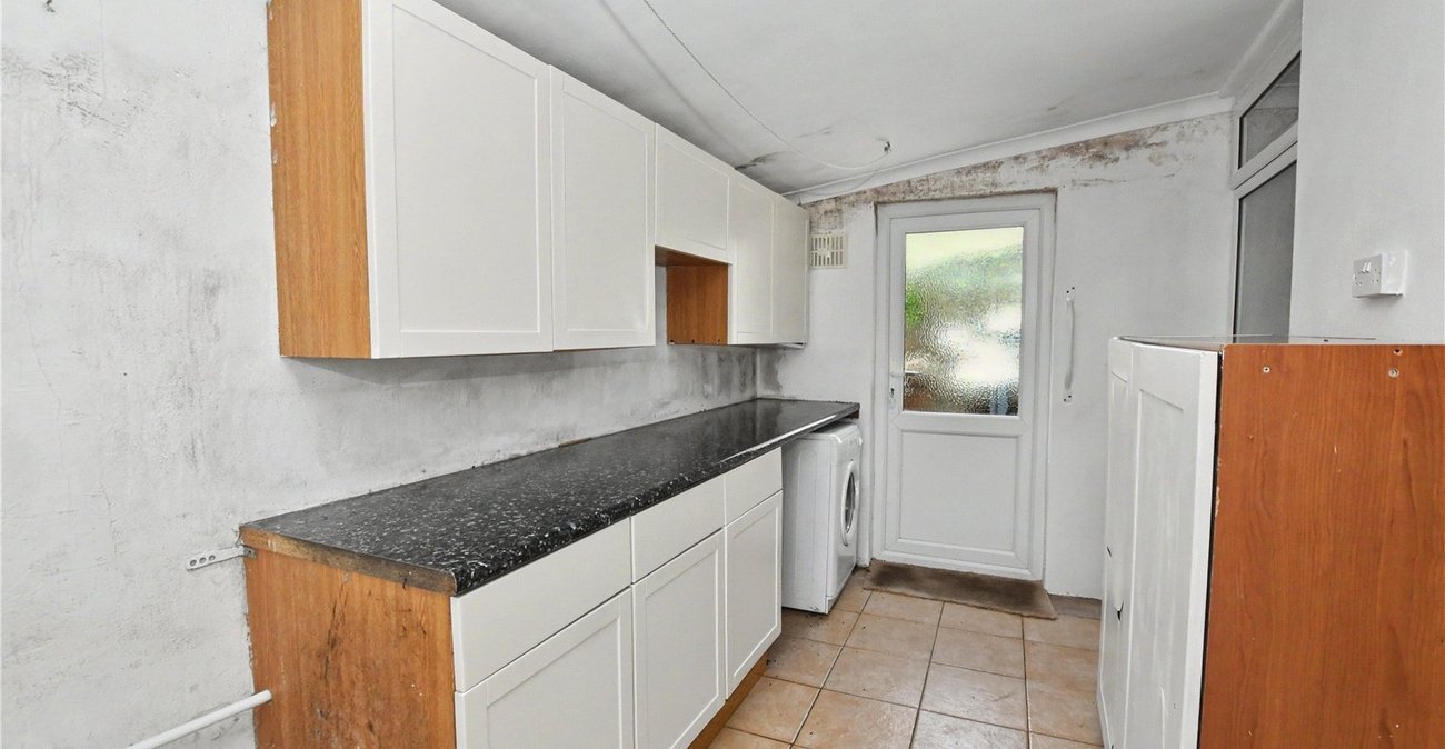 2 bedroom bungalow for sale in Bexleyheath | Robinson Jackson