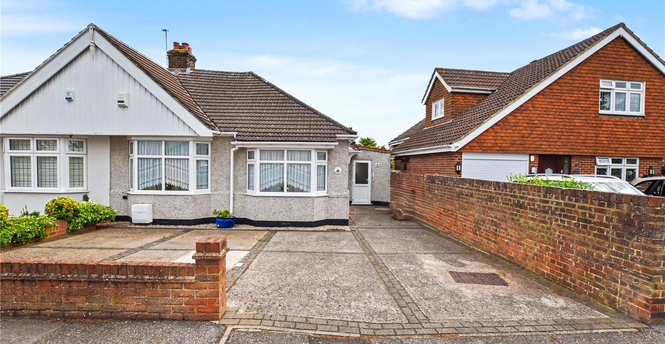 2 bedroom bungalow for sale in Bexleyheath | Robinson Jackson