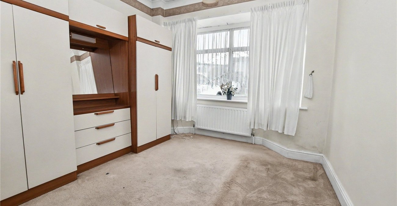 2 bedroom bungalow for sale in Bexleyheath | Robinson Jackson