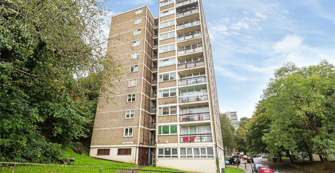 2 bedroom property for sale in London | Robinson Jackson