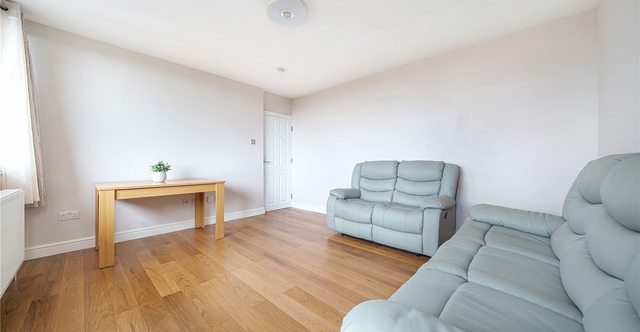 2 bedroom property for sale in London | Robinson Jackson