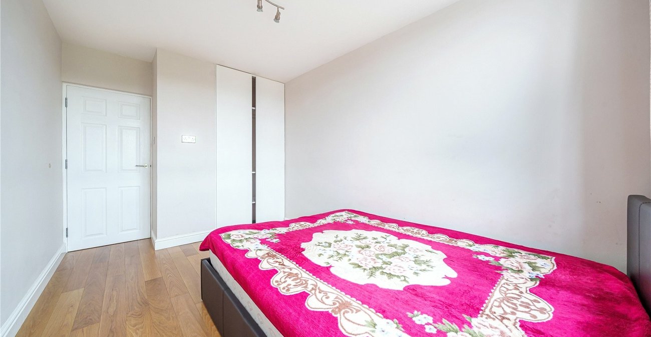 2 bedroom property for sale in London | Robinson Jackson