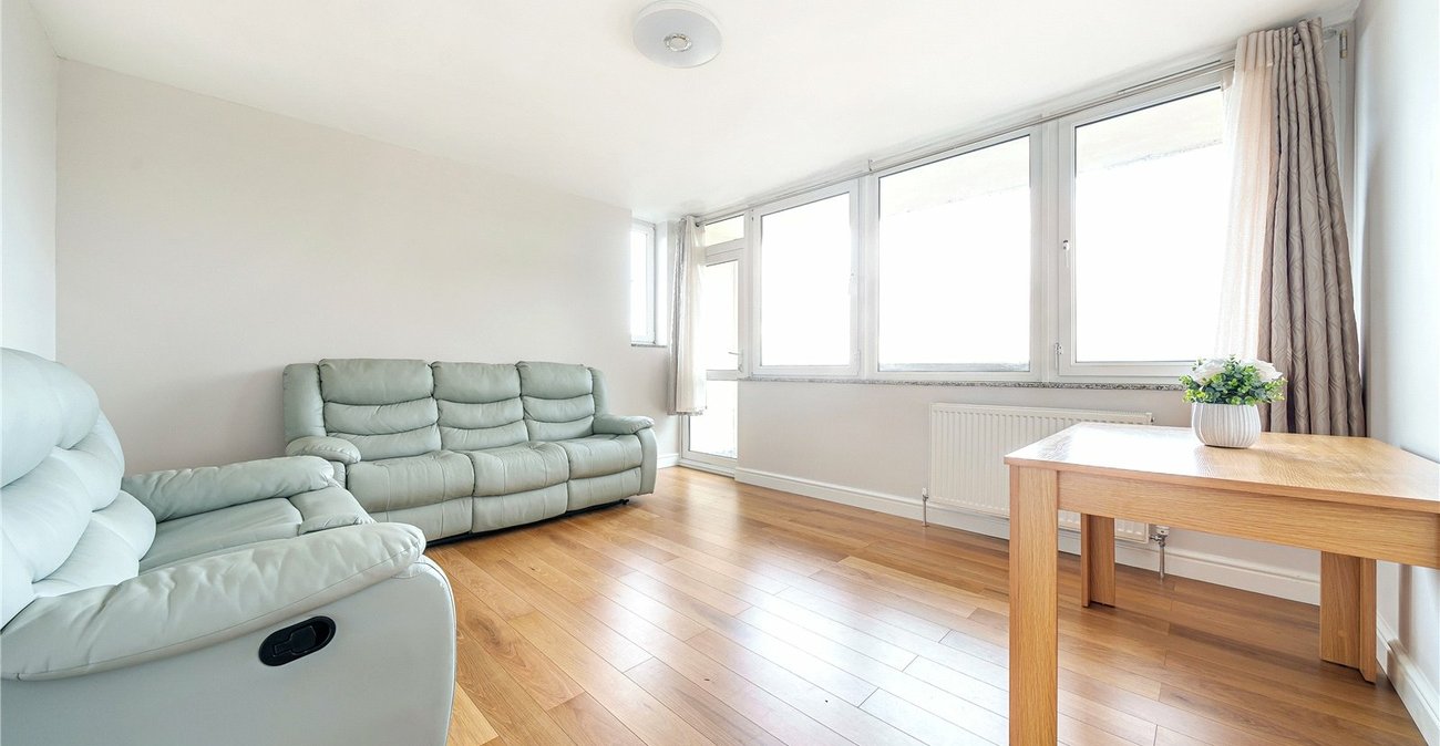 2 bedroom property for sale in London | Robinson Jackson