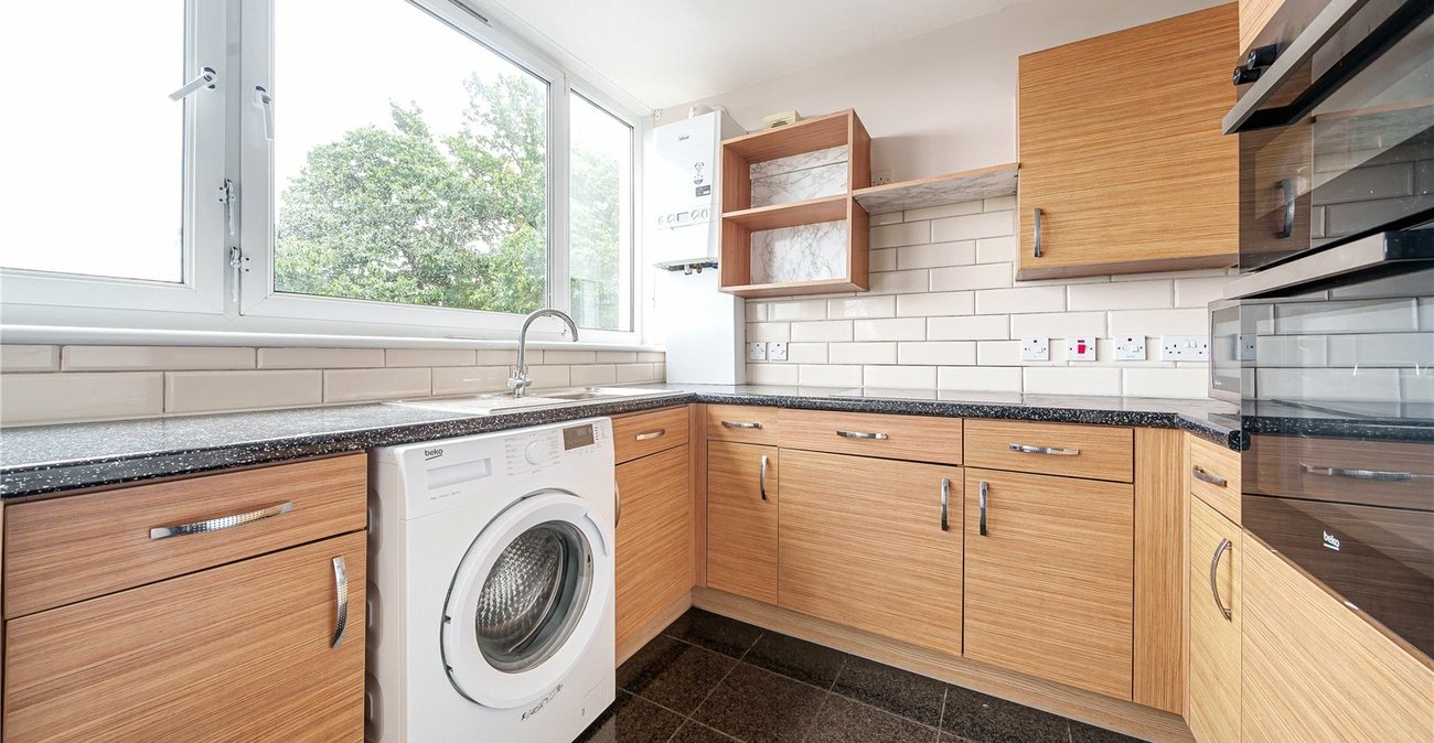 2 bedroom property for sale in London | Robinson Jackson