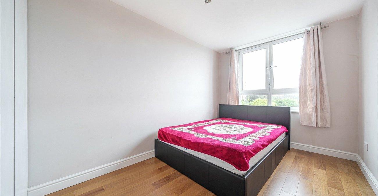 2 bedroom property for sale in London | Robinson Jackson