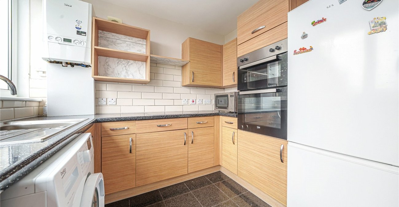 2 bedroom property for sale in London | Robinson Jackson