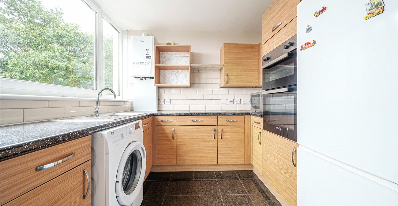 2 bedroom property for sale in London | Robinson Jackson