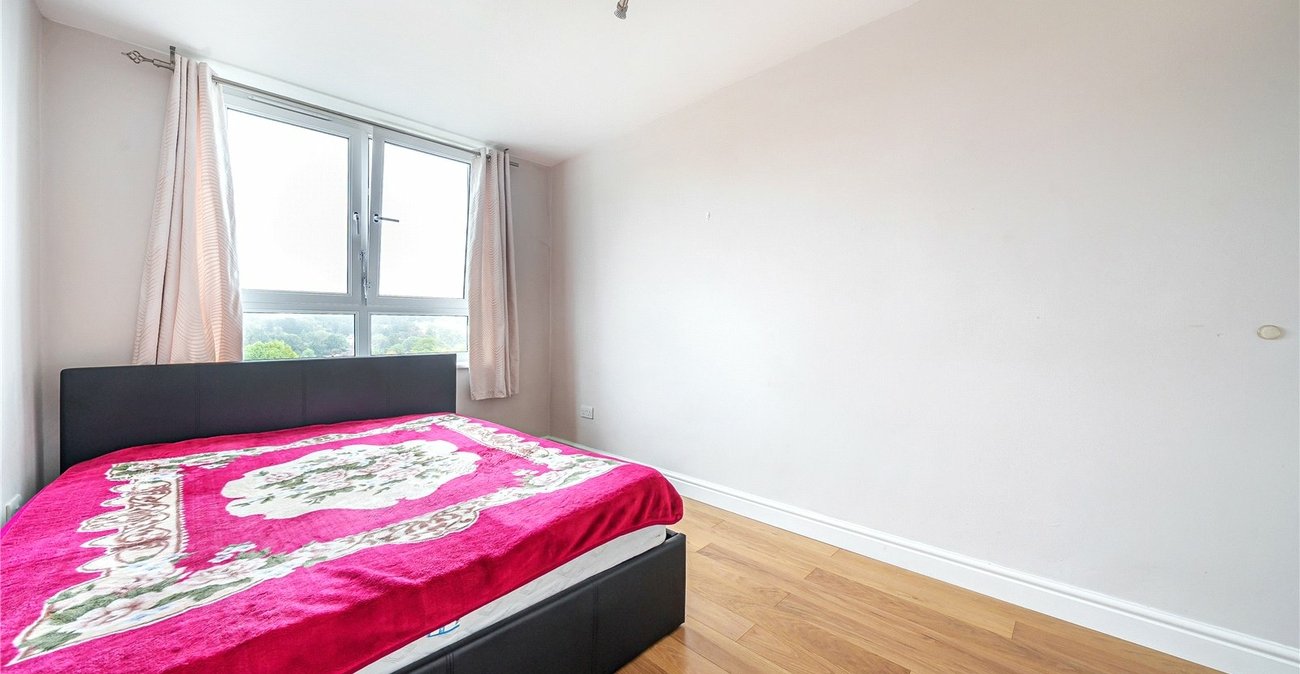 2 bedroom property for sale in London | Robinson Jackson