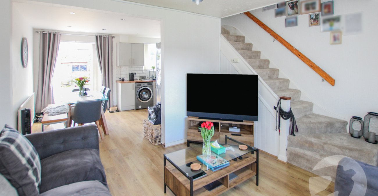 2 bedroom house for sale in London | Robinson Jackson