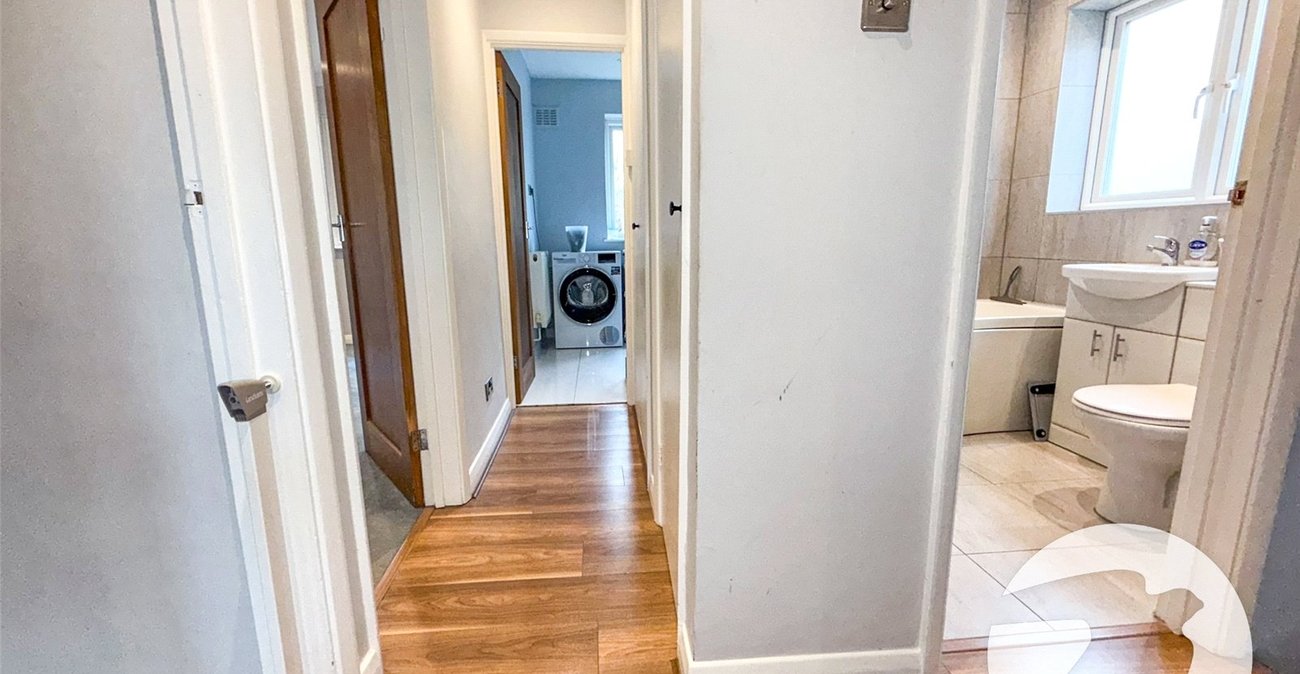 2 bedroom property for sale in London | Robinson Jackson