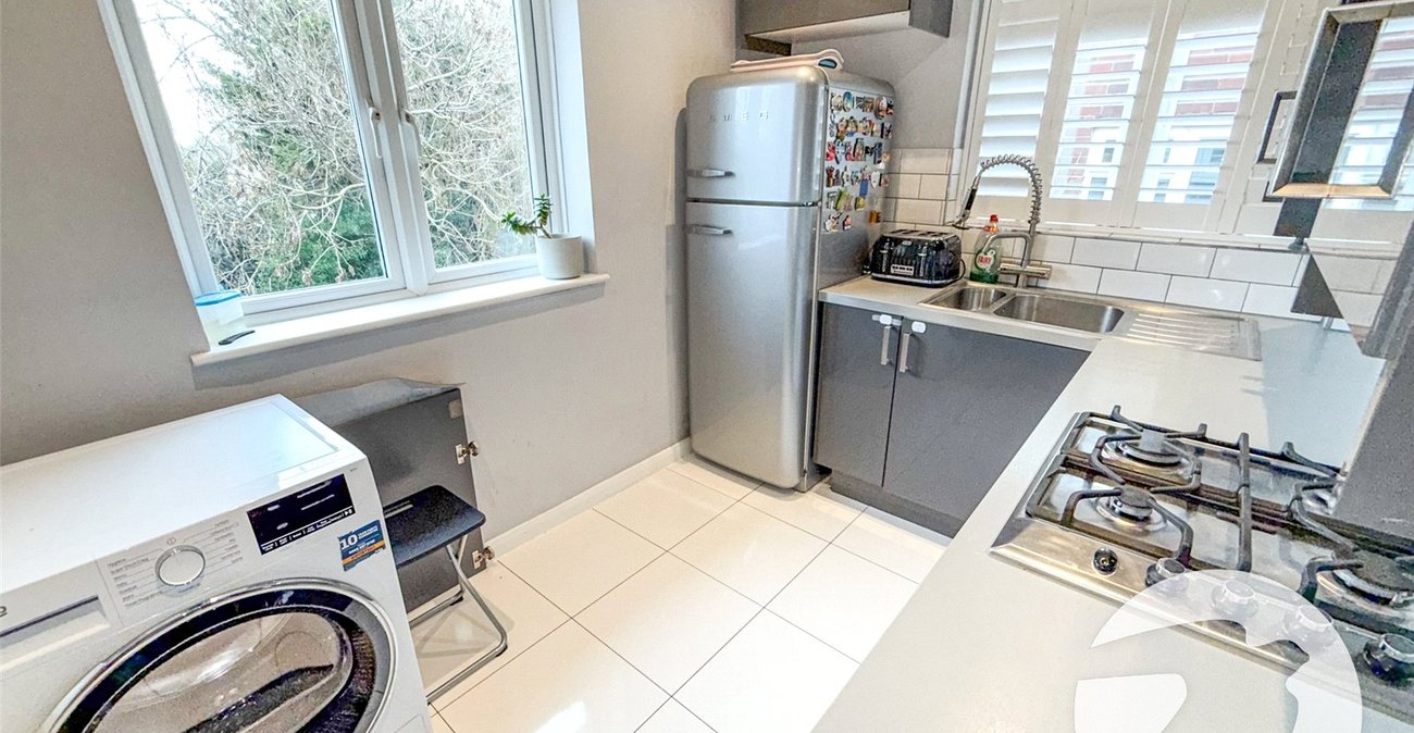 2 bedroom property for sale in London | Robinson Jackson