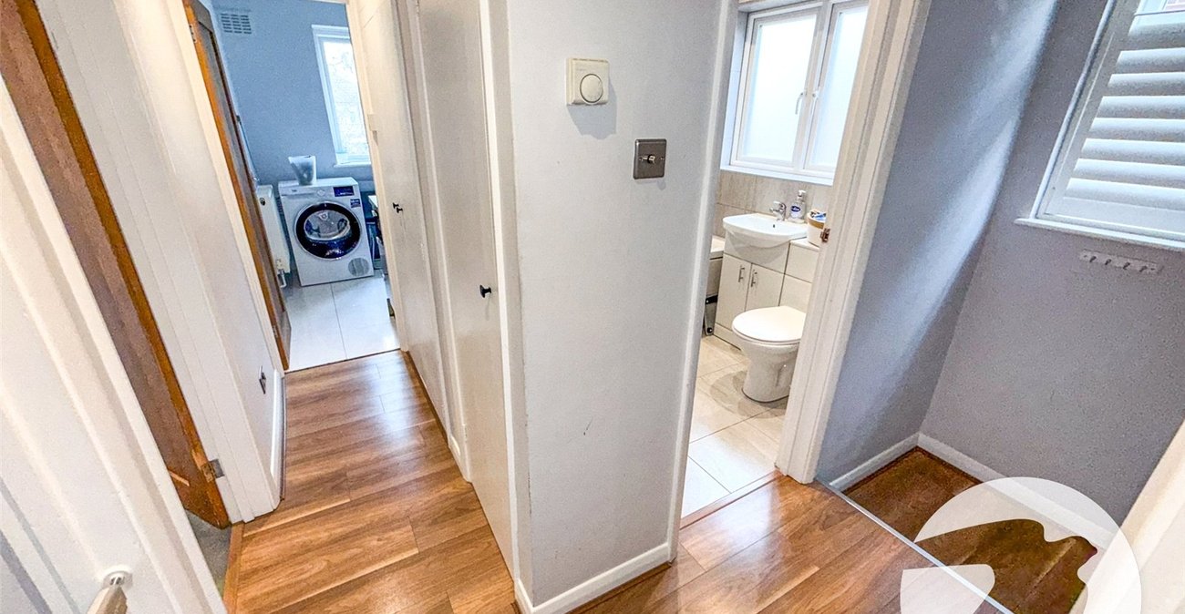 2 bedroom property for sale in London | Robinson Jackson