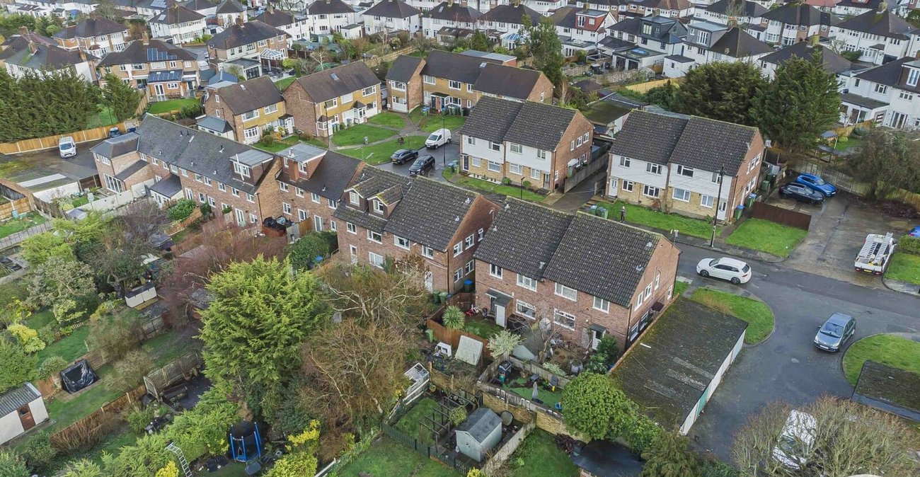 2 bedroom property for sale in London | Robinson Jackson