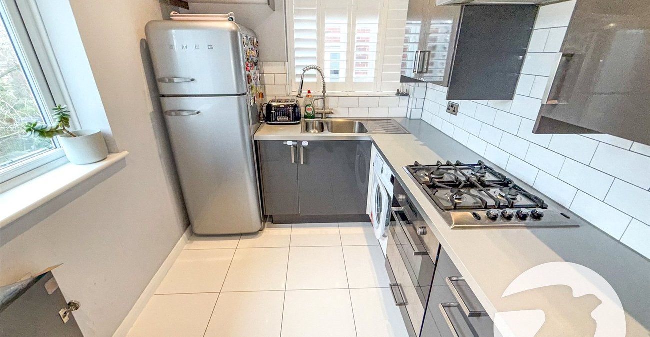 2 bedroom property for sale in London | Robinson Jackson