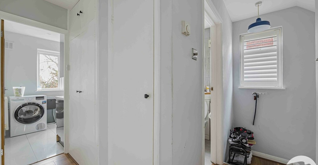 2 bedroom property for sale in London | Robinson Jackson