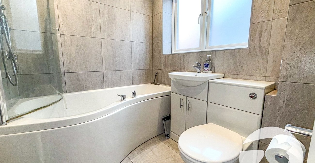 2 bedroom property for sale in London | Robinson Jackson