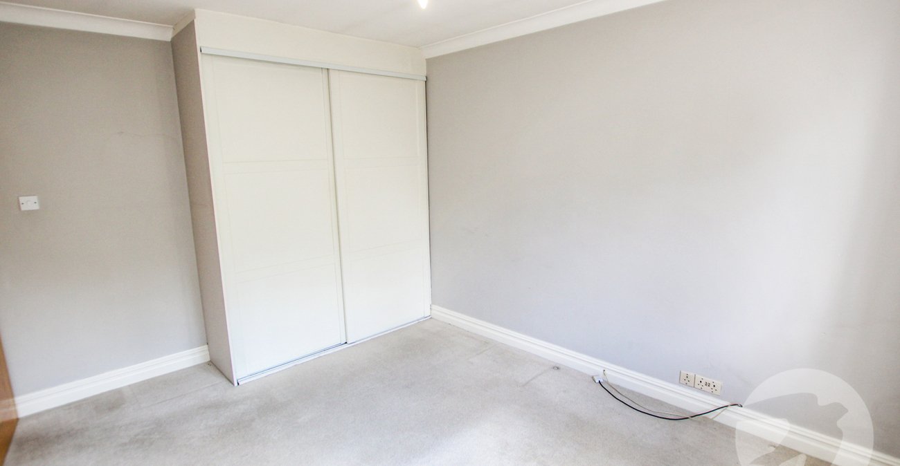 2 bedroom property for sale in New Eltham | Robinson Jackson