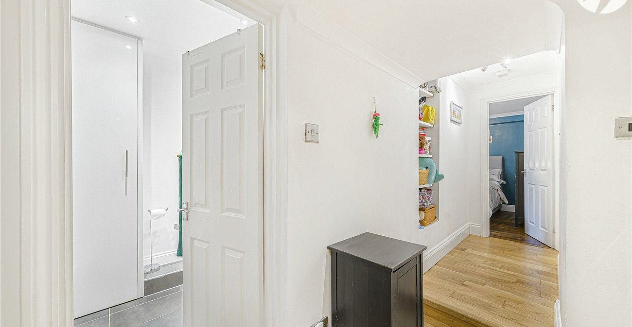 2 bedroom property for sale in Dartford | Robinson Jackson