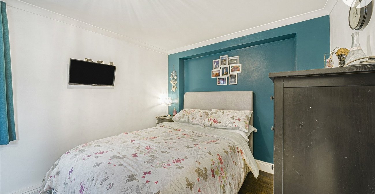 2 bedroom property for sale in Dartford | Robinson Jackson