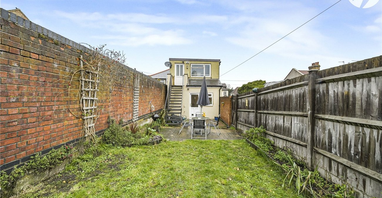 2 bedroom property for sale in Dartford | Robinson Jackson