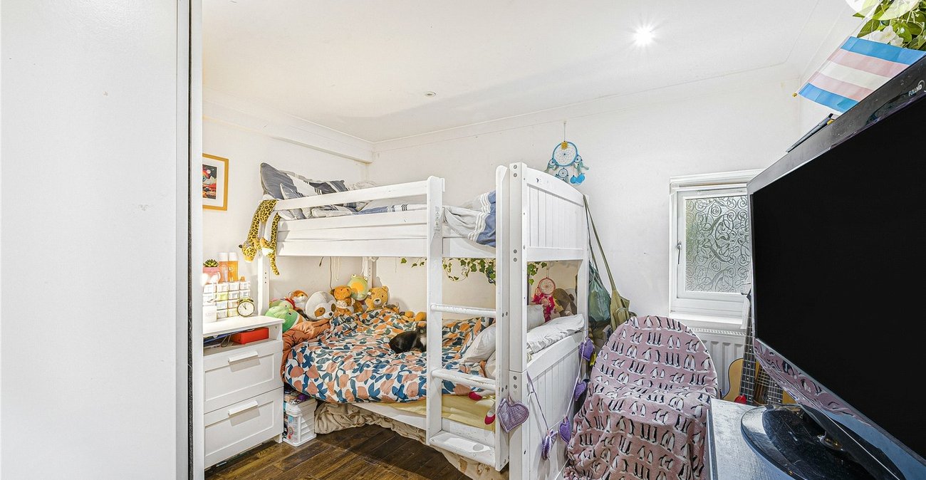 2 bedroom property for sale in Dartford | Robinson Jackson