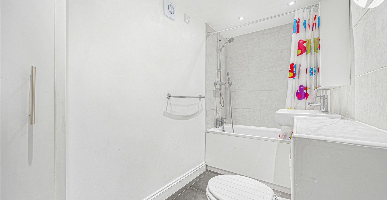 2 bedroom property for sale in Dartford | Robinson Jackson