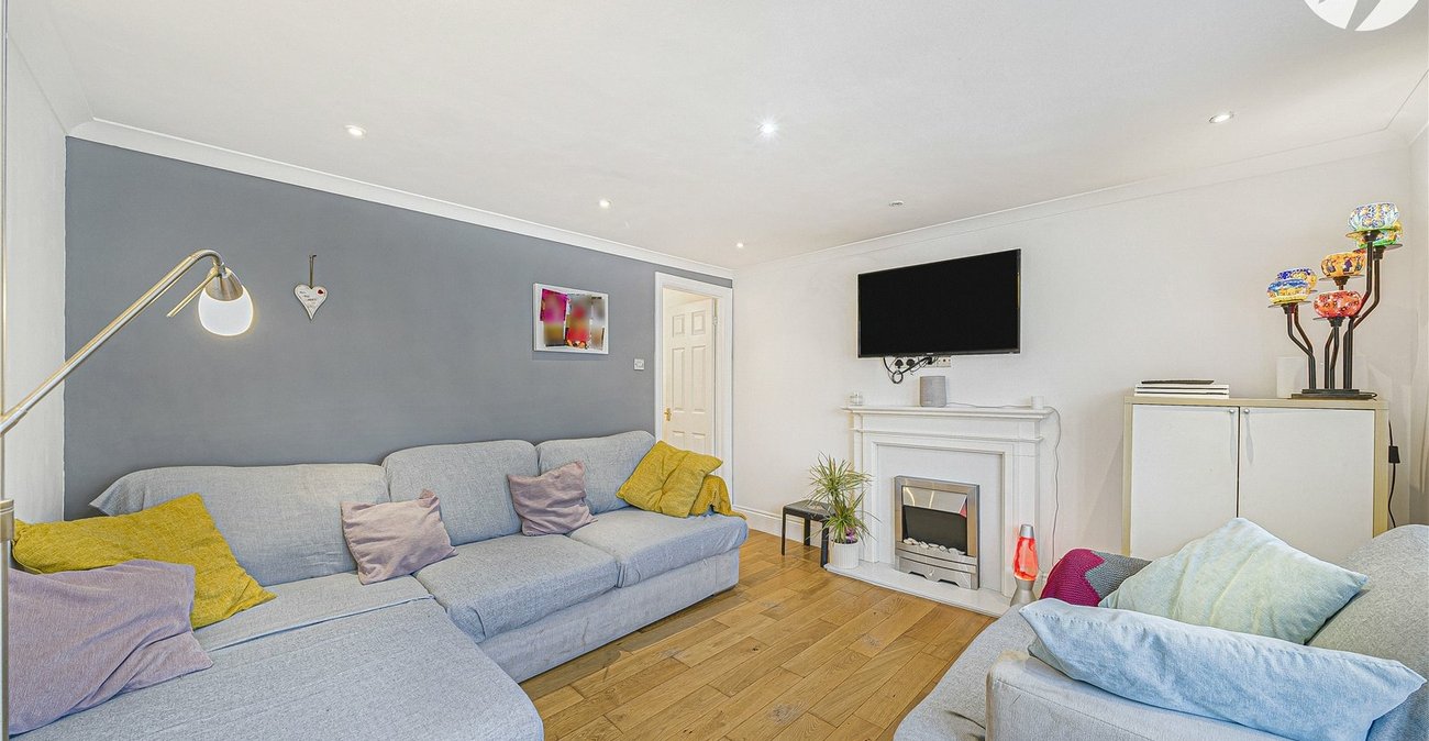 2 bedroom property for sale in Dartford | Robinson Jackson