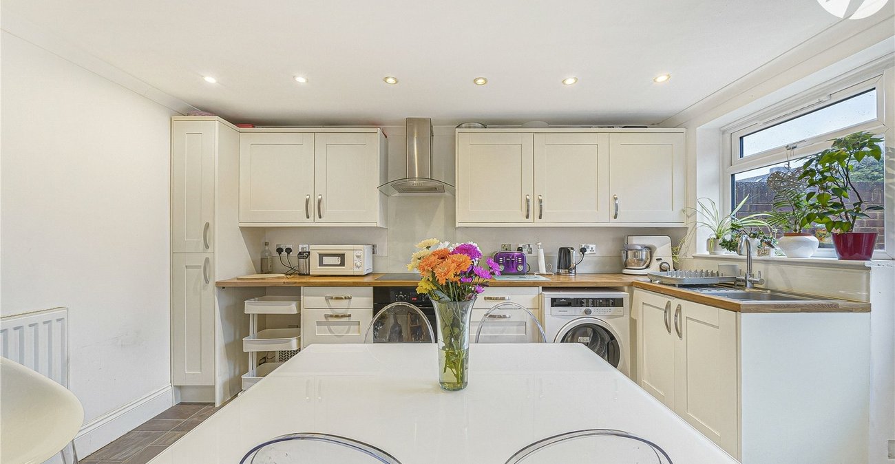 2 bedroom property for sale in Dartford | Robinson Jackson