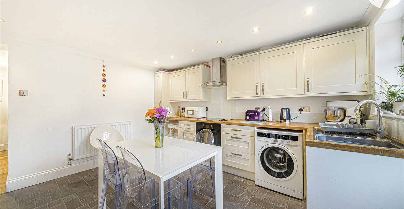 2 bedroom property for sale in Dartford | Robinson Jackson