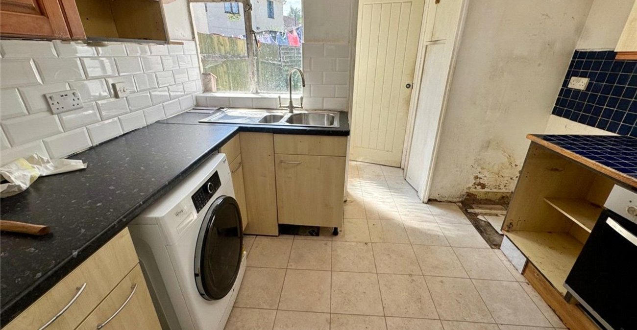 2 bedroom house for sale in Farnborough Village | Robinson Jackson