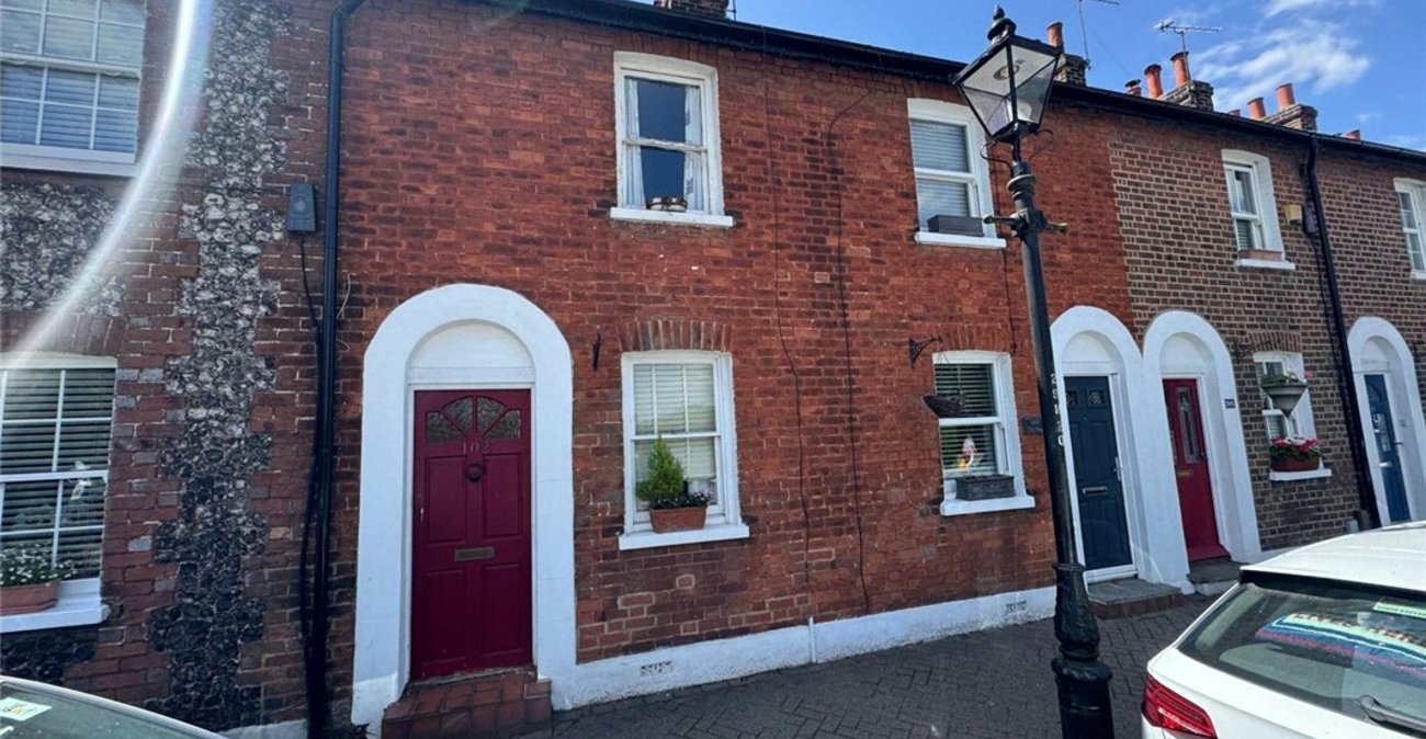 2 bedroom house for sale in Farnborough Village | Robinson Jackson