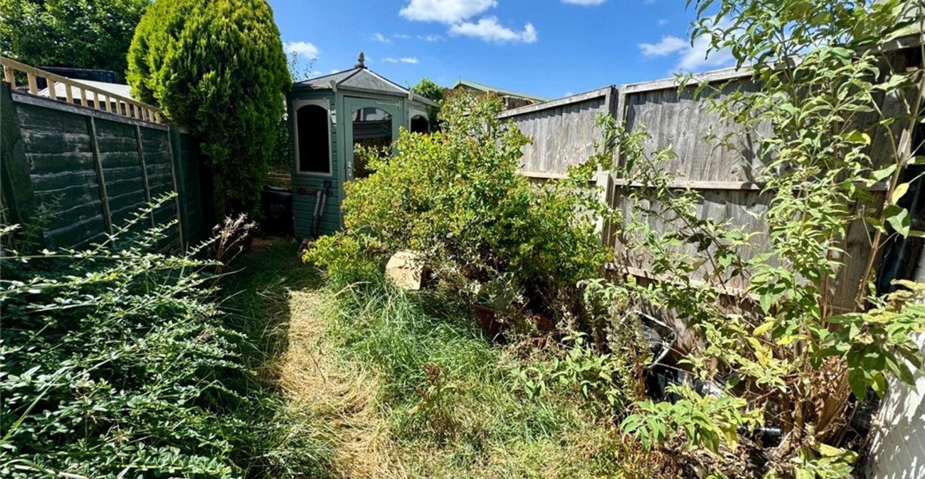 2 bedroom house for sale in Farnborough Village | Robinson Jackson